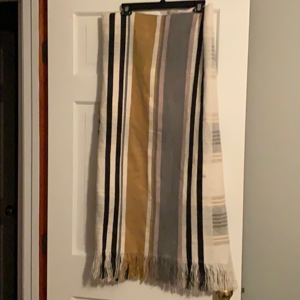 Thick patterned scarf